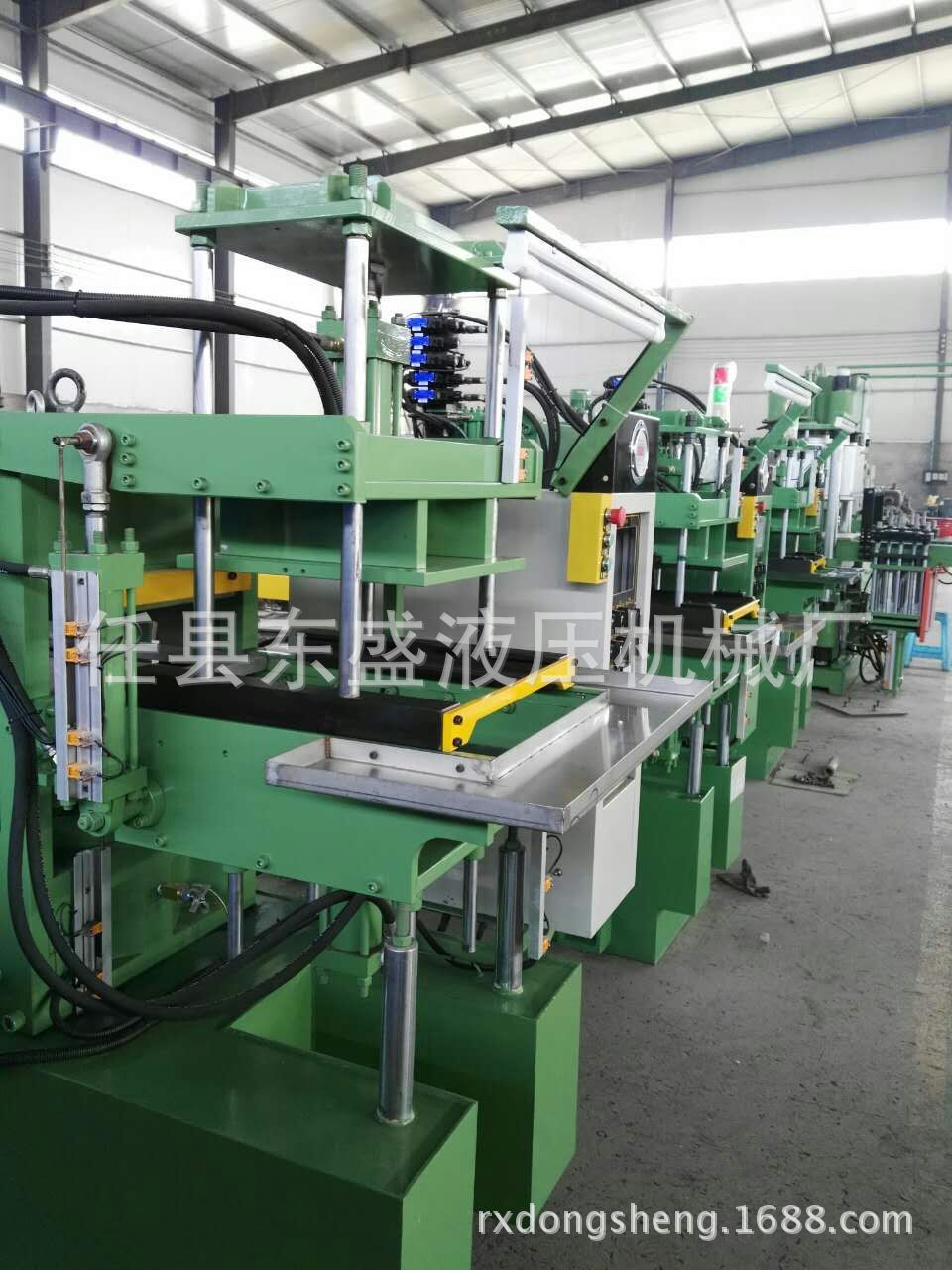 骨架油封機側面