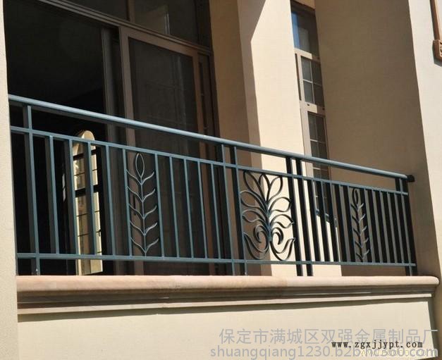 雙強(qiáng)社區(qū)護(hù)欄鋅鋼草坪PVC護(hù)欄鋅鋼空調(diào)護(hù)欄