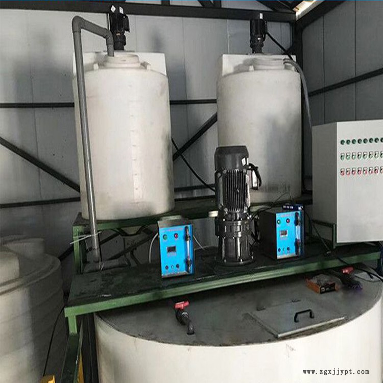 甬誠滾塑 10噸無毒儲罐 改善混凝土減水劑儲罐 堿性介質塑料桶