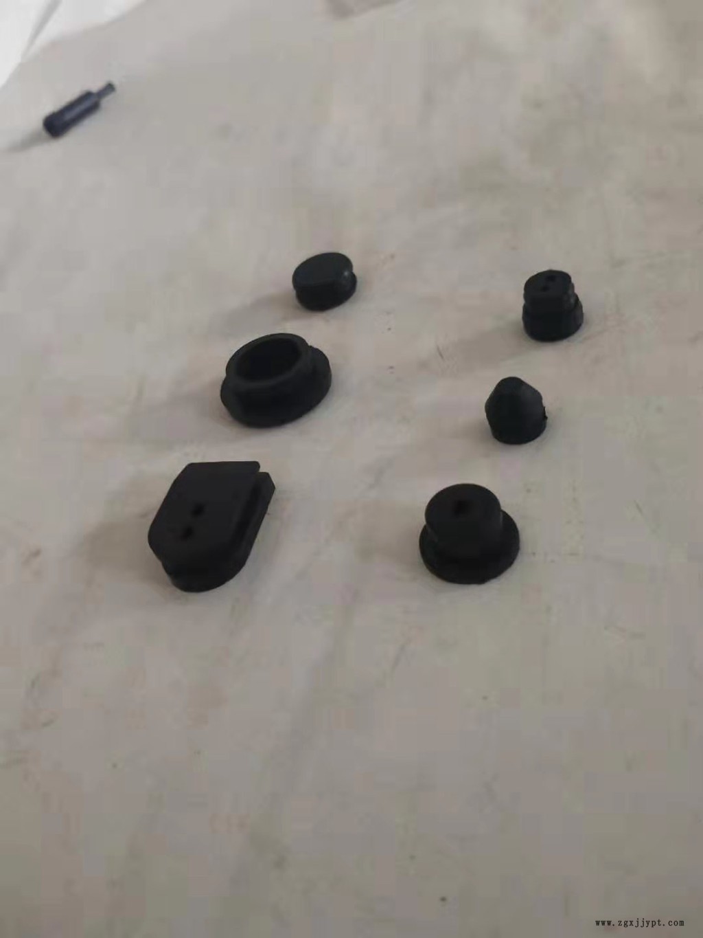 【 厚富】_不銹鋼油嘴放松墊片_沖壓件_傳感器配件模具定做 歡迎來電咨詢